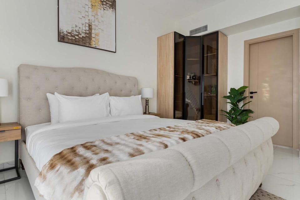 Stylish 1BR with Pool Gym & Metro Access Apartment in Dubai