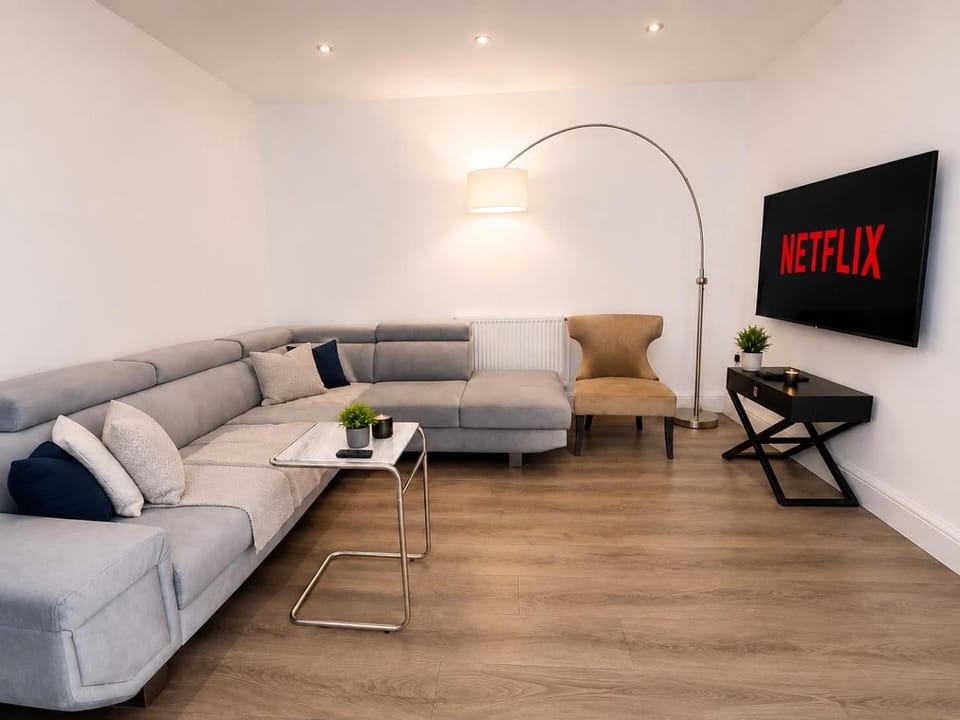 Lovely 5bed House in Wembley can sleep up to 12 people House in Wembley