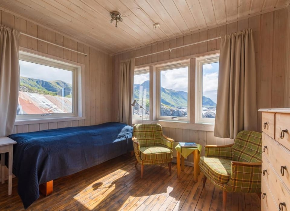 Seating area, Bedroom, Mountain view