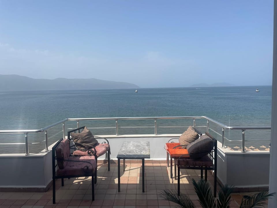 panoramik me pamje na deti lungomare Apartment in Vlorë
