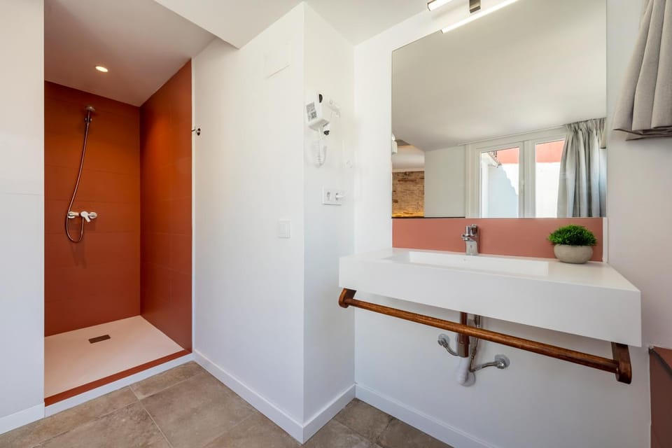Atic Port Apartsuite con bañera y terraza Adults Only Apartment in Tarragona