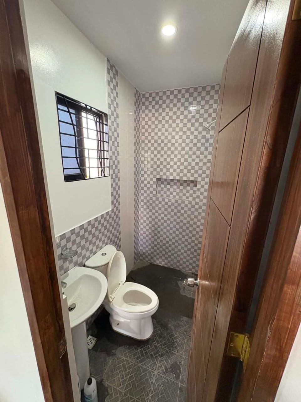 Ideal for Family or Group of Friends Apartment in Bacolod