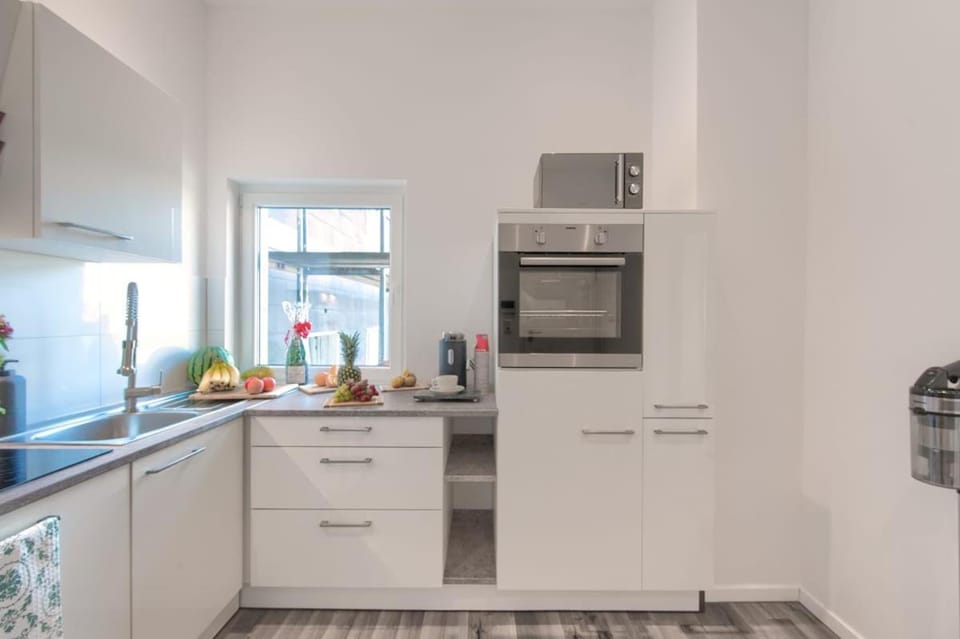 Chic Modern Design Apartment Bright & Minimalist Near Düsseldorf and Köln Apartment in Wuppertal