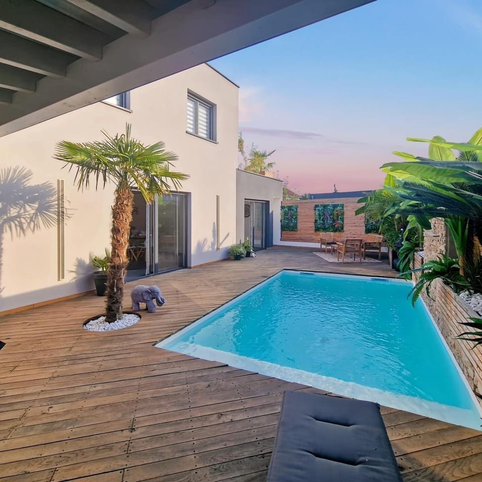 Pool view, Swimming pool