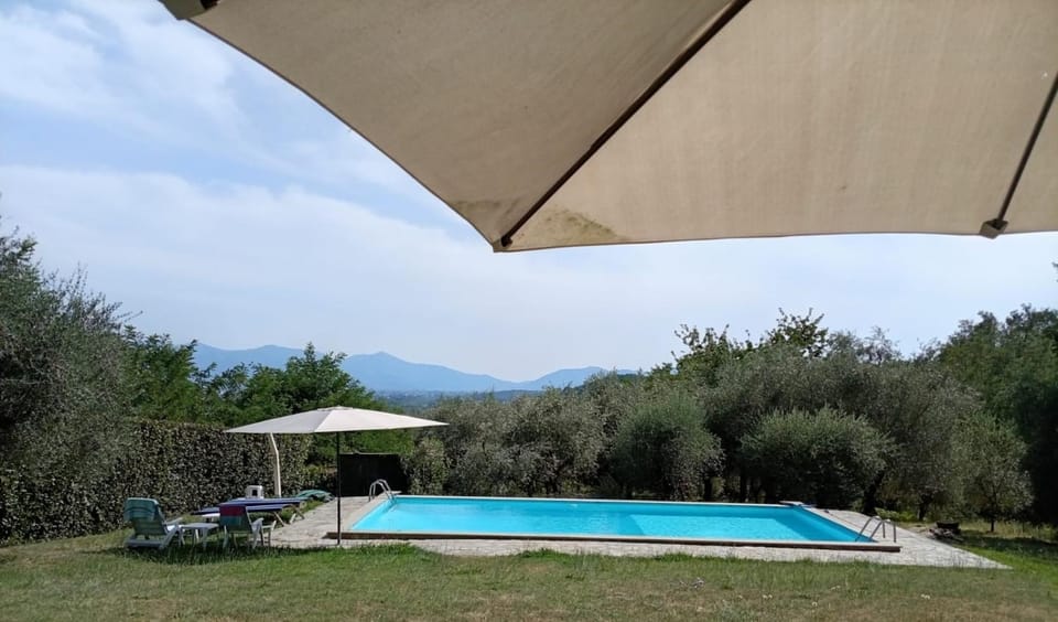 Villa in collina con Piscina Villa in Lucca
