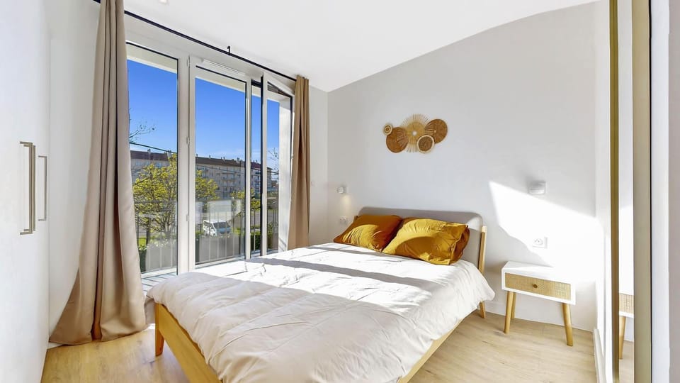 Bed, View (from property/room), Balcony/Terrace, furniture