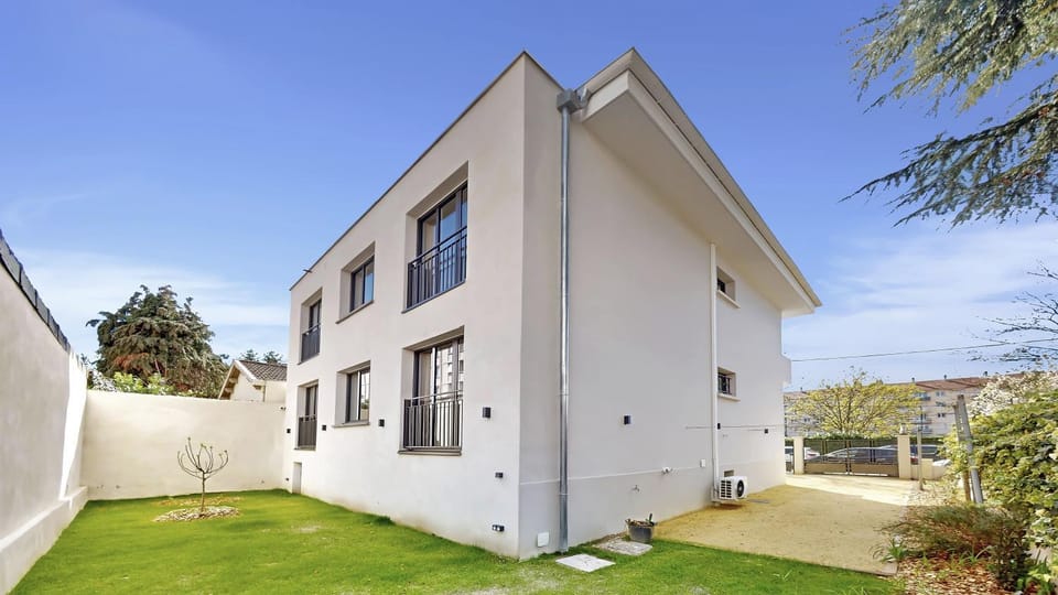 Property building, Garden