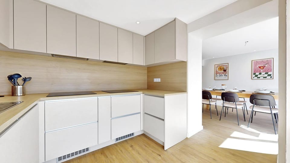 Kitchen or kitchenette, Dining area, Communal kitchen, Meals, stove, kitchen