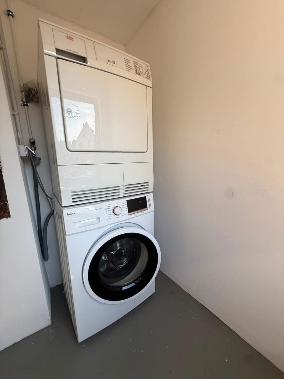 Kitchen or kitchenette, laundry, laundry, laundry, washing machine, washing machine, washing machine, dryer