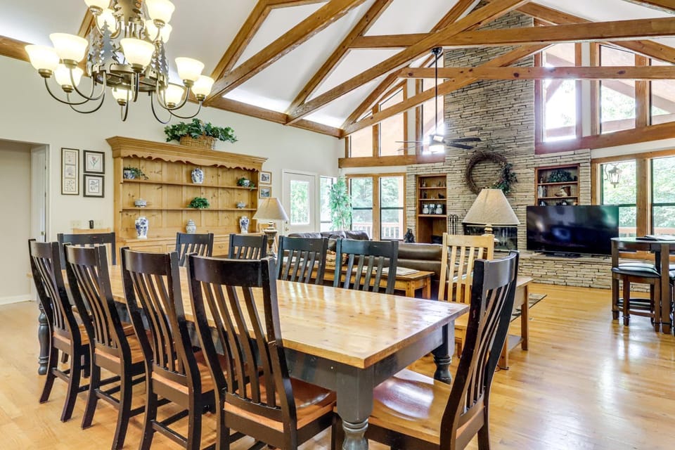 Access to 3 Pools, Private Hot Tub! Gatlinburg Gem House in Gatlinburg