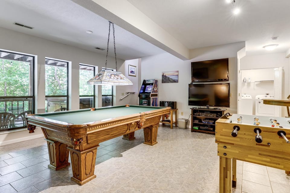 Access to 3 Pools, Private Hot Tub! Gatlinburg Gem House in Gatlinburg
