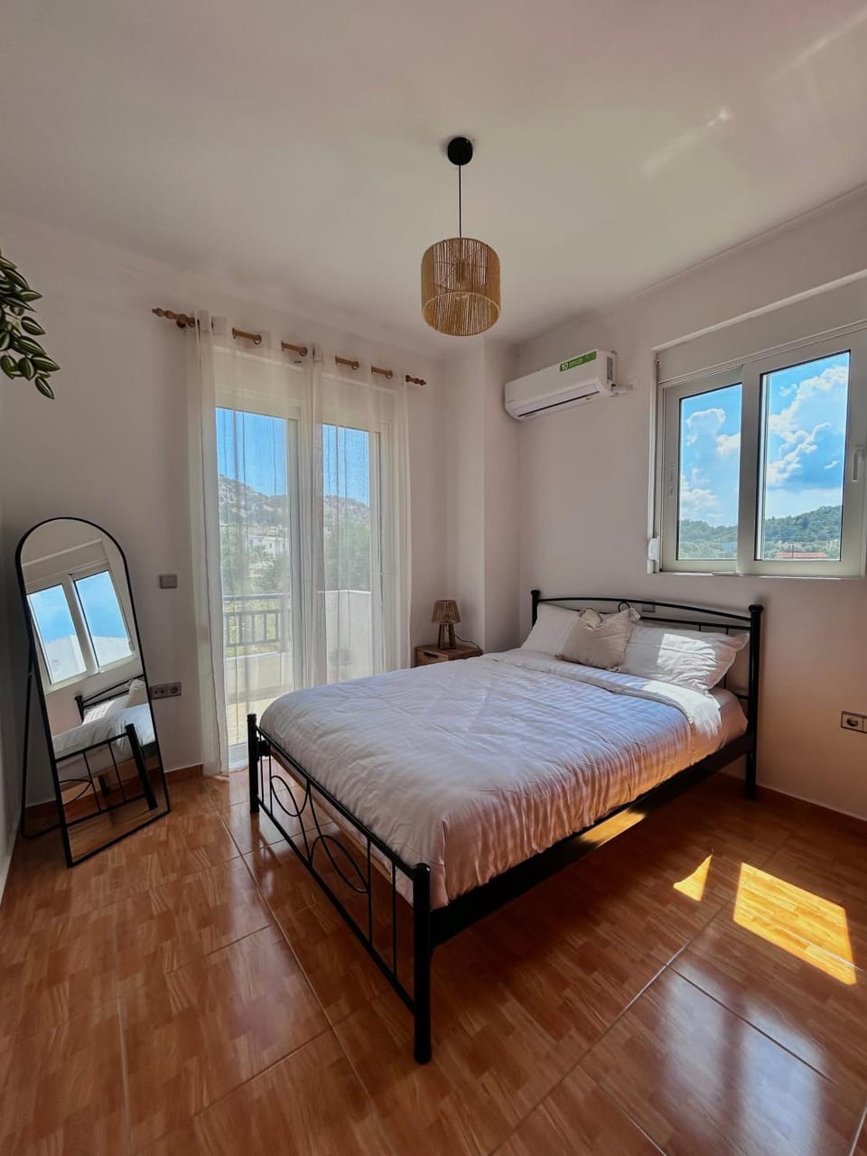 Bed, Photo of the whole room, Bedroom, air conditioner