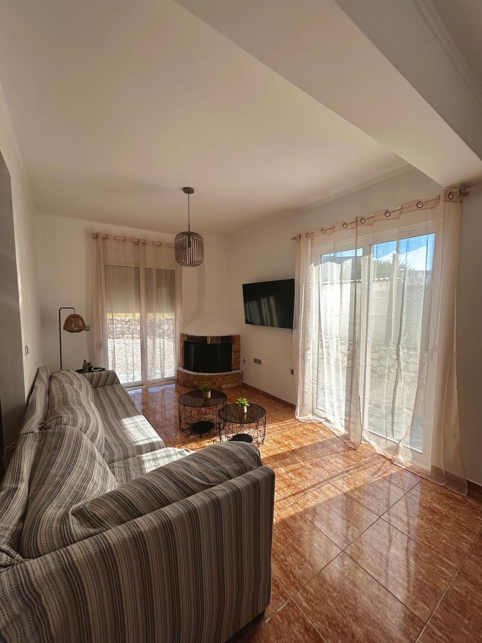 TV and multimedia, Living room, fireplace