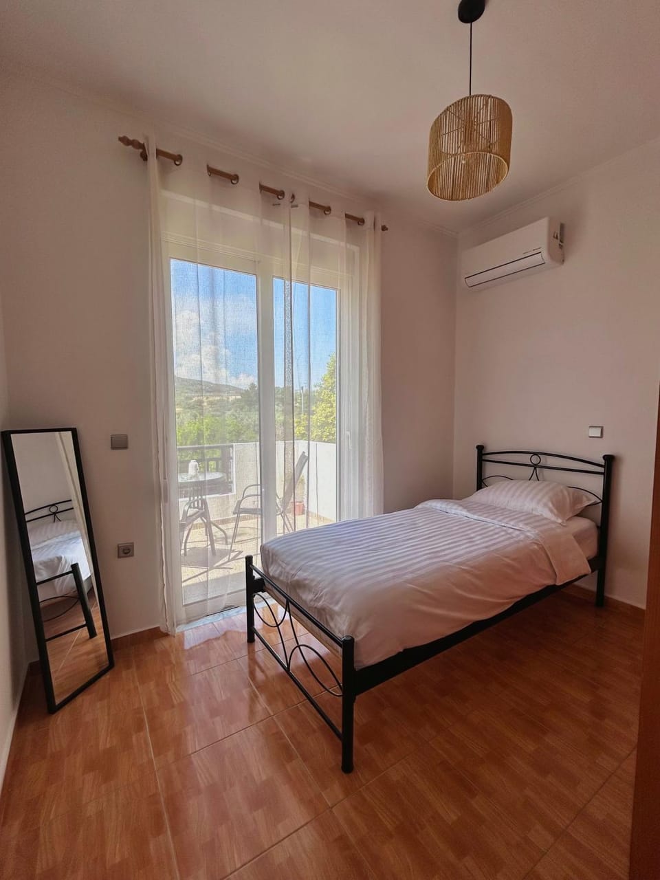 Bed, Photo of the whole room, Bedroom, air conditioner