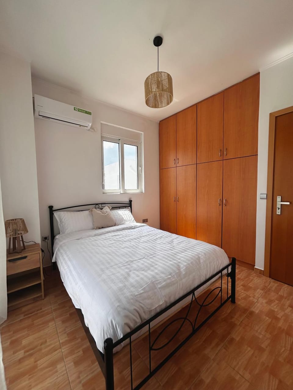 Bed, Photo of the whole room, Bedroom, air conditioner