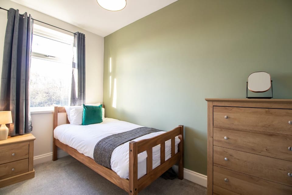 Outhouse Hideaway! Perfect for LONG STAYS Garden House in Middlesbrough