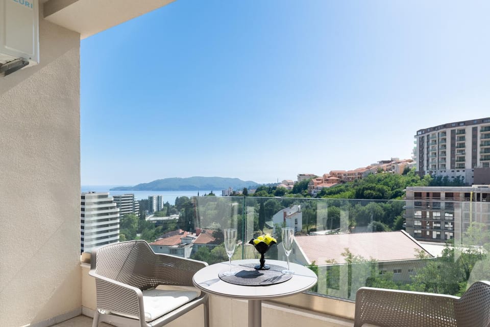 Refined 1bd apartment with an outdoor pool Apartment in Budva Municipality