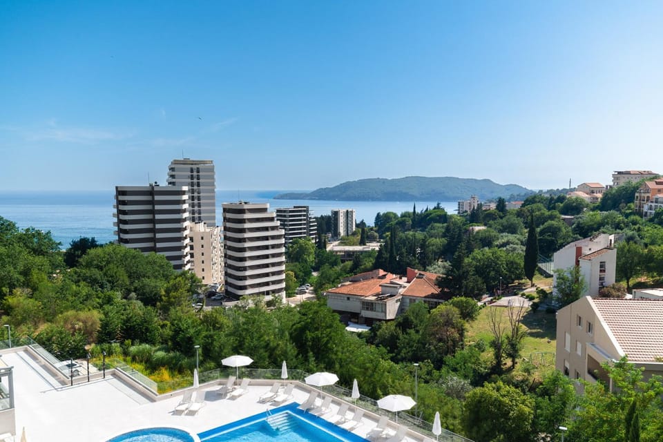 Refined 1bd apartment with an outdoor pool Apartment in Budva Municipality