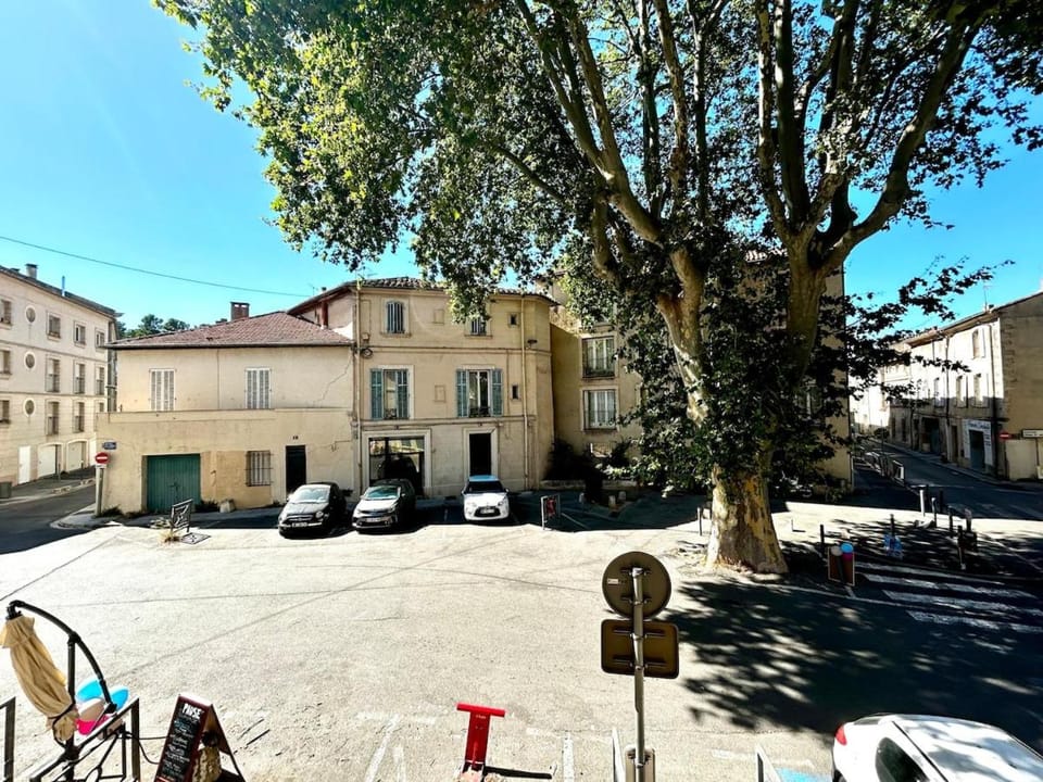 Neighbourhood, Parking