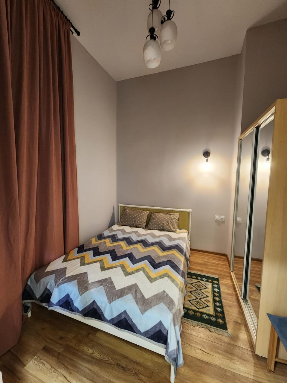 Walk Everywhere! Bright Old Tbilisi Apartment! Apartment in Tbilisi, Georgia