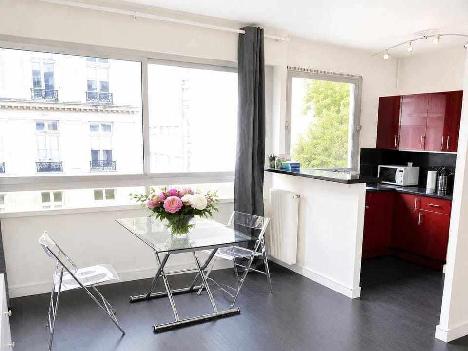 Coffee/tea facilities, Kitchen or kitchenette, Dining area, minibar, oven, pet friendly
