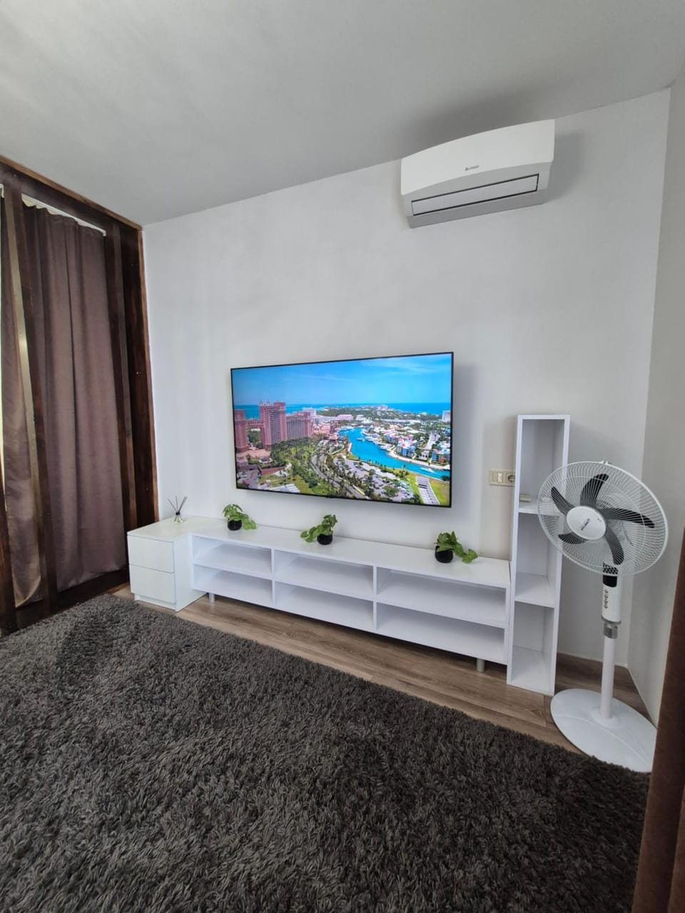 Communal lounge/ TV room, TV and multimedia, Evening entertainment, air conditioner