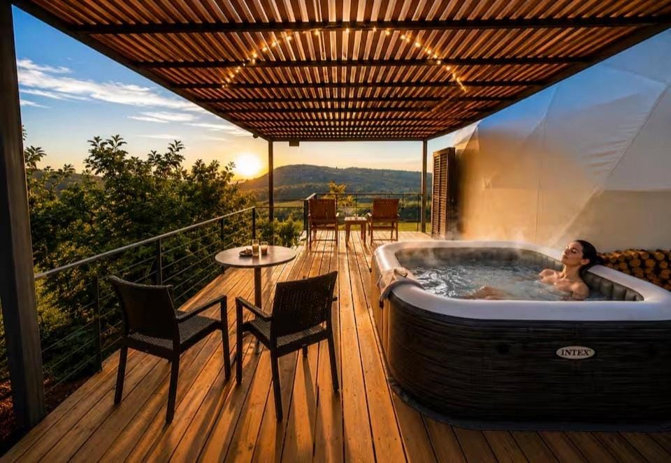 Patio, Hot Tub, Balcony/Terrace, Mountain view