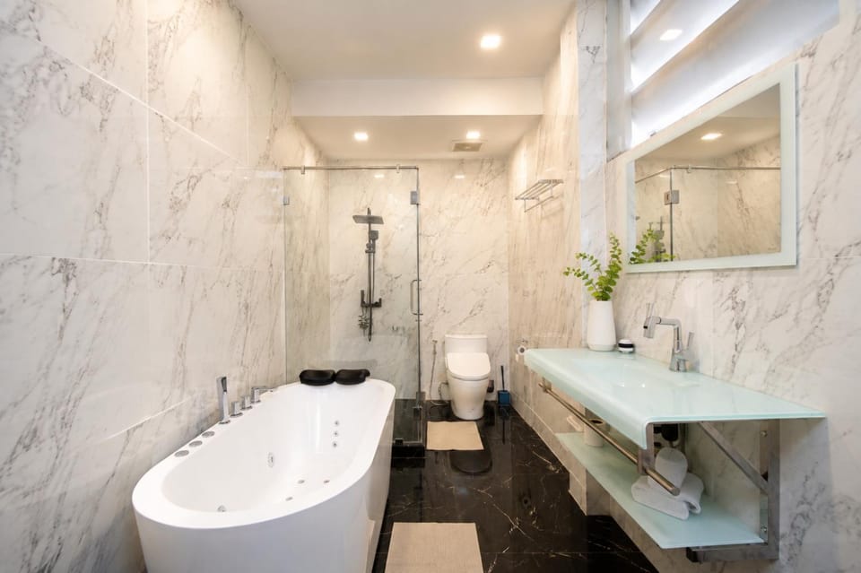 Shower, Toilet, Bathroom, Bath, towels