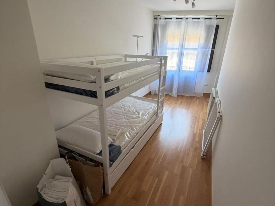 Bedroom, bunk bed