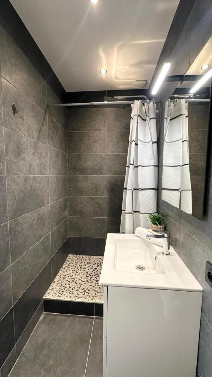 Verlaine - 1 Bedroom - Gratte Ciel Apartment in Villeurbanne