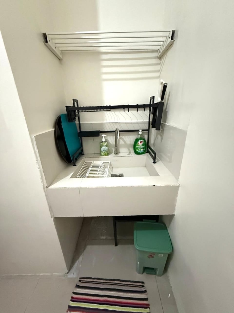 Big Group Tomas Morato Timog Quezon Ave FREE Parking and SELF CHECK IN Apartment in Manila City