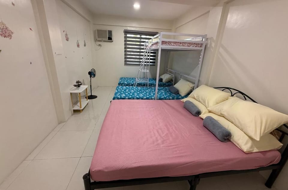 Big Group Tomas Morato Timog Quezon Ave FREE Parking and SELF CHECK IN Apartment in Manila City