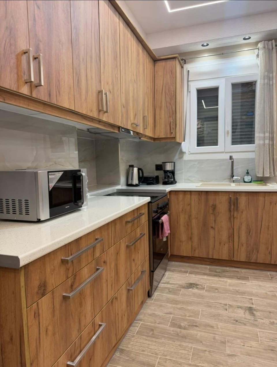 Coffee/tea facilities, Kitchen or kitchenette, oven
