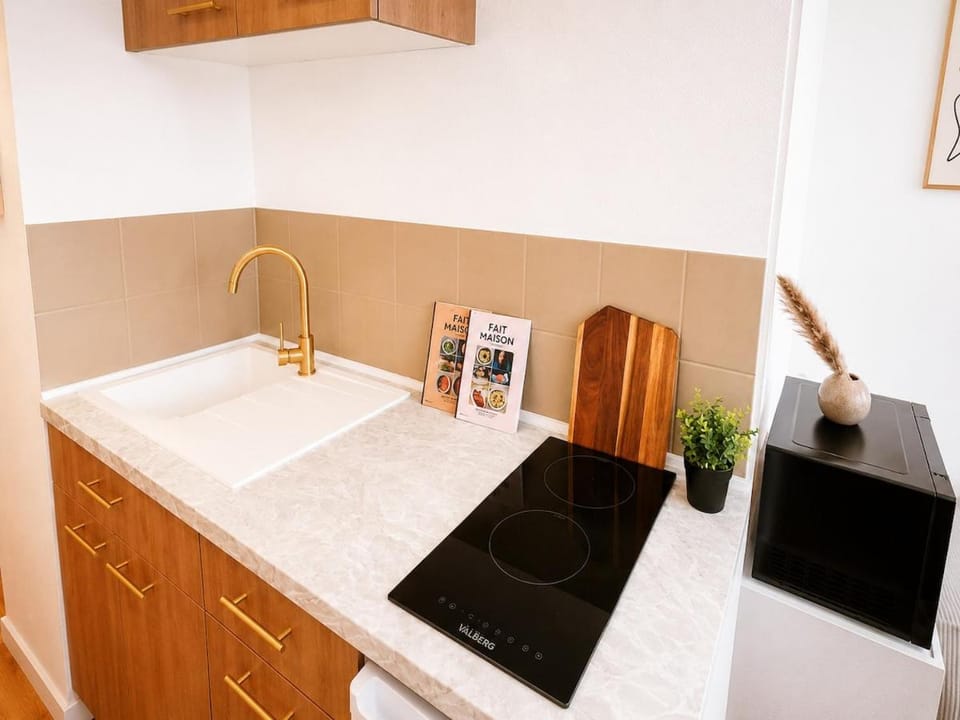 Saint Sever T2 Rénové Stationnement Gratuit Clinique Mathilde CHU Rouen - Linge & Ménage Inclus Apartment in Rouen