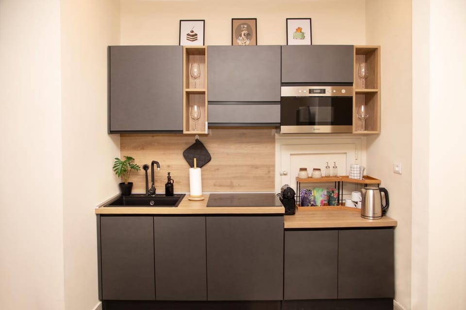 Kitchen or kitchenette, Communal kitchen, Breakfast, stove, kitchen