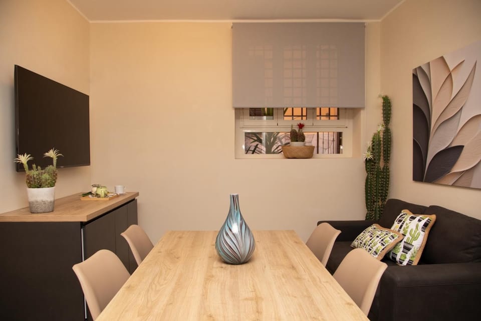 Communal lounge/ TV room, TV and multimedia, Living room, Seating area, Breakfast