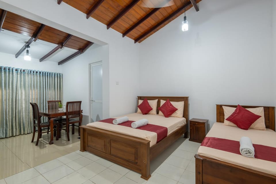 Bed, Dining area, Bedroom