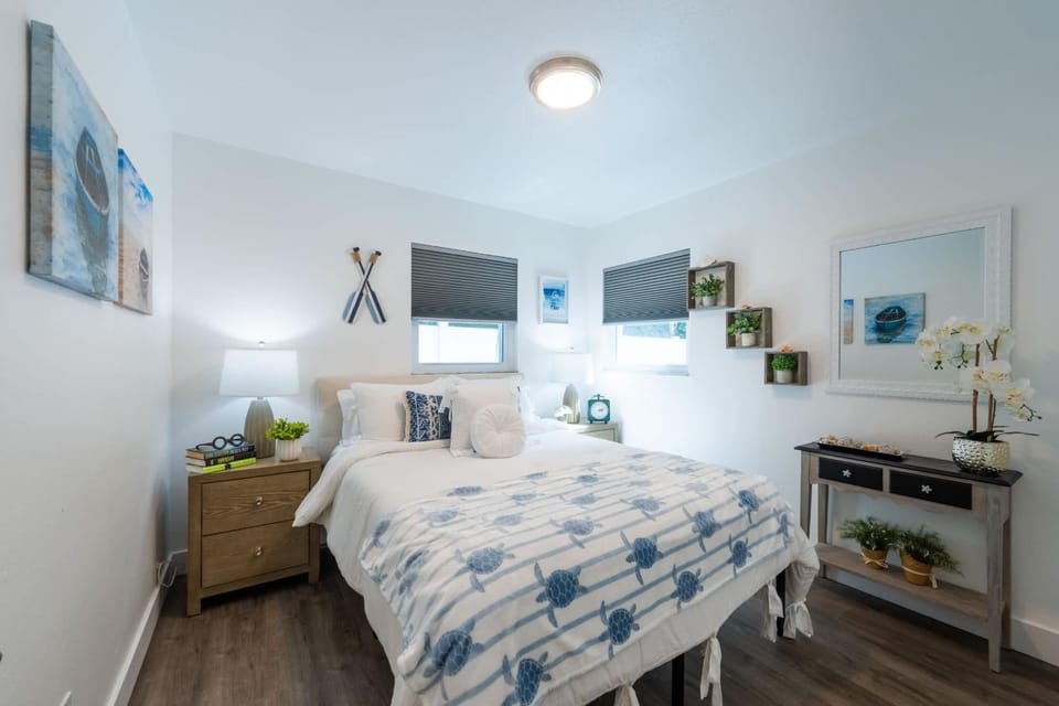 Charlotte Ave Coastal Retreat Private Pool Fire Pit & Backyard Lounge House in Sarasota
