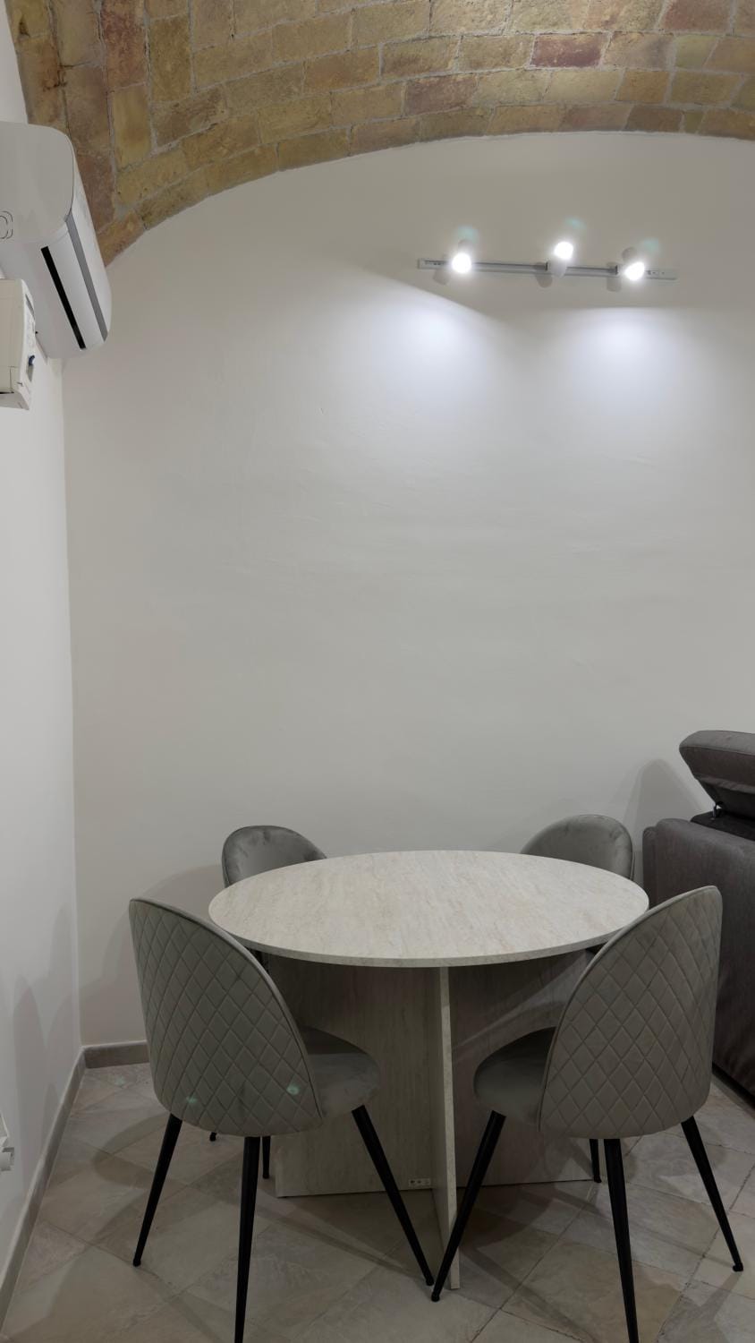 Seating area, Dining area