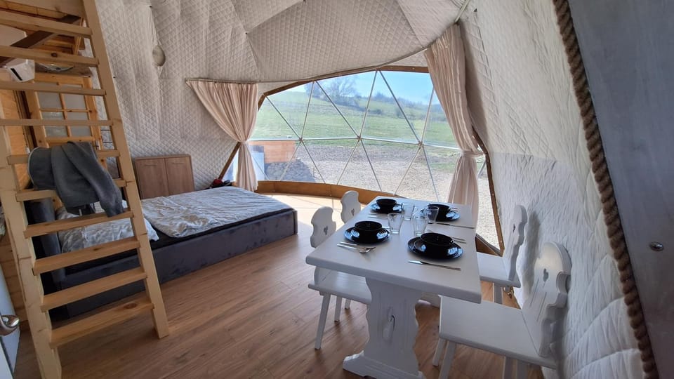 Glamping Na Polanie Smaczne Spanie Luxury tent in Lower Silesian Voivodeship