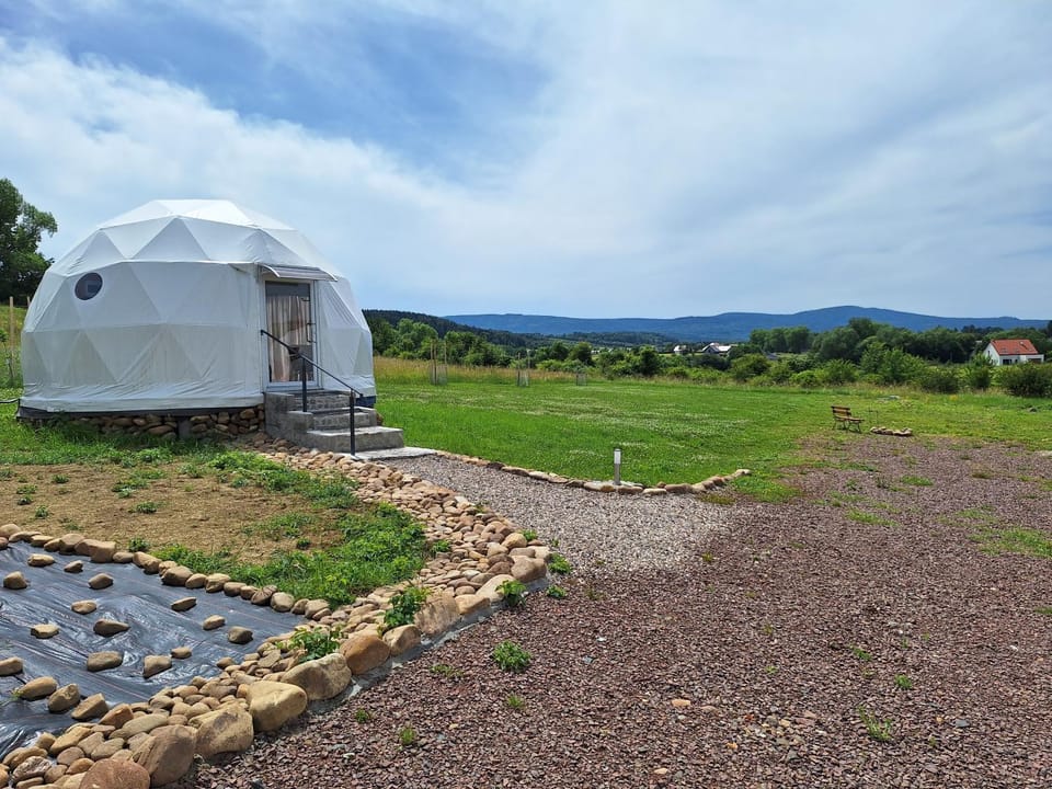 Glamping Na Polanie Smaczne Spanie Luxury tent in Lower Silesian Voivodeship