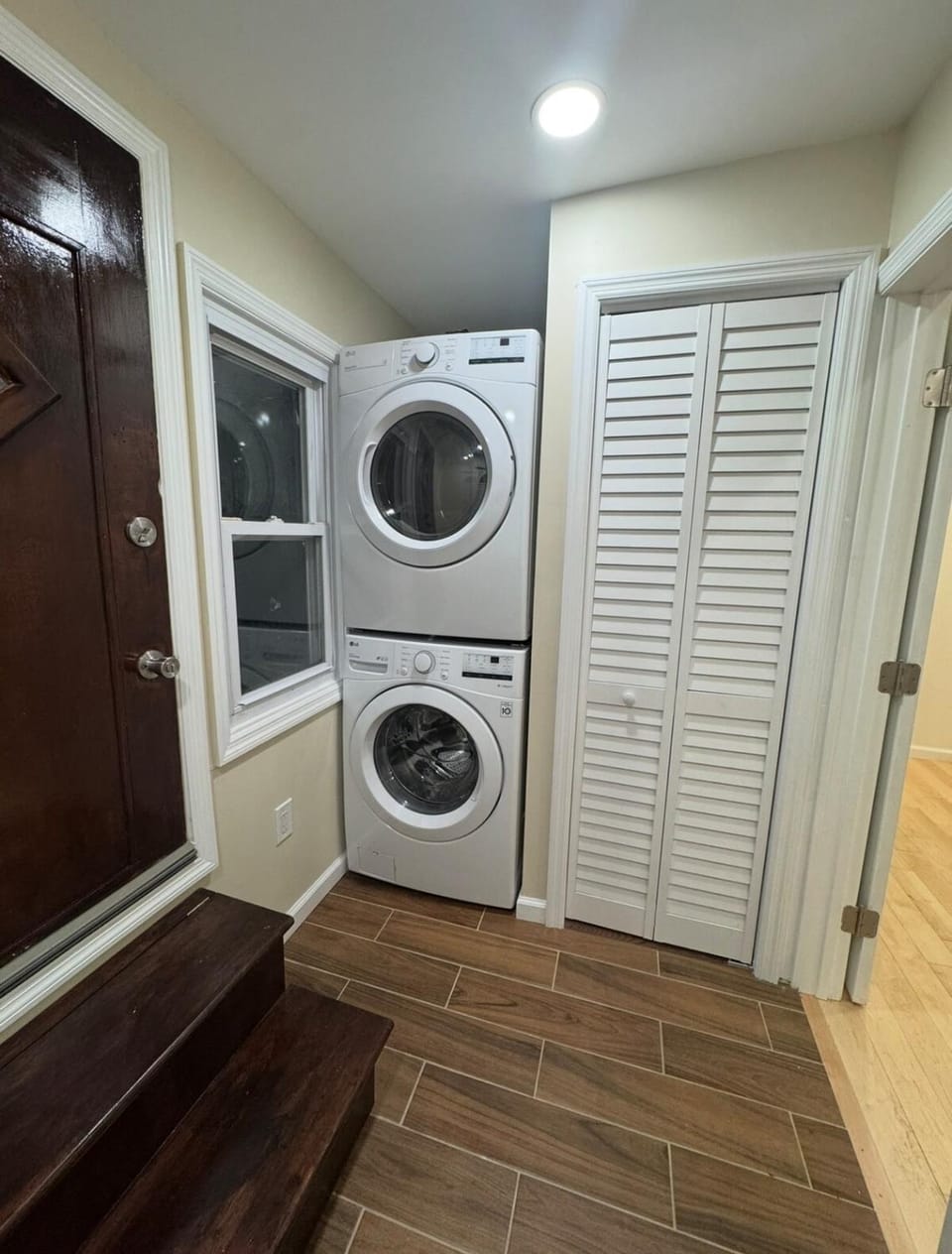 Oceana Blue - 6BR Steps to Beach & Boardwalk Apartment in Ventnor City