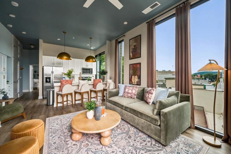 South Skyline Prime Location in Knoxville House in Knoxville