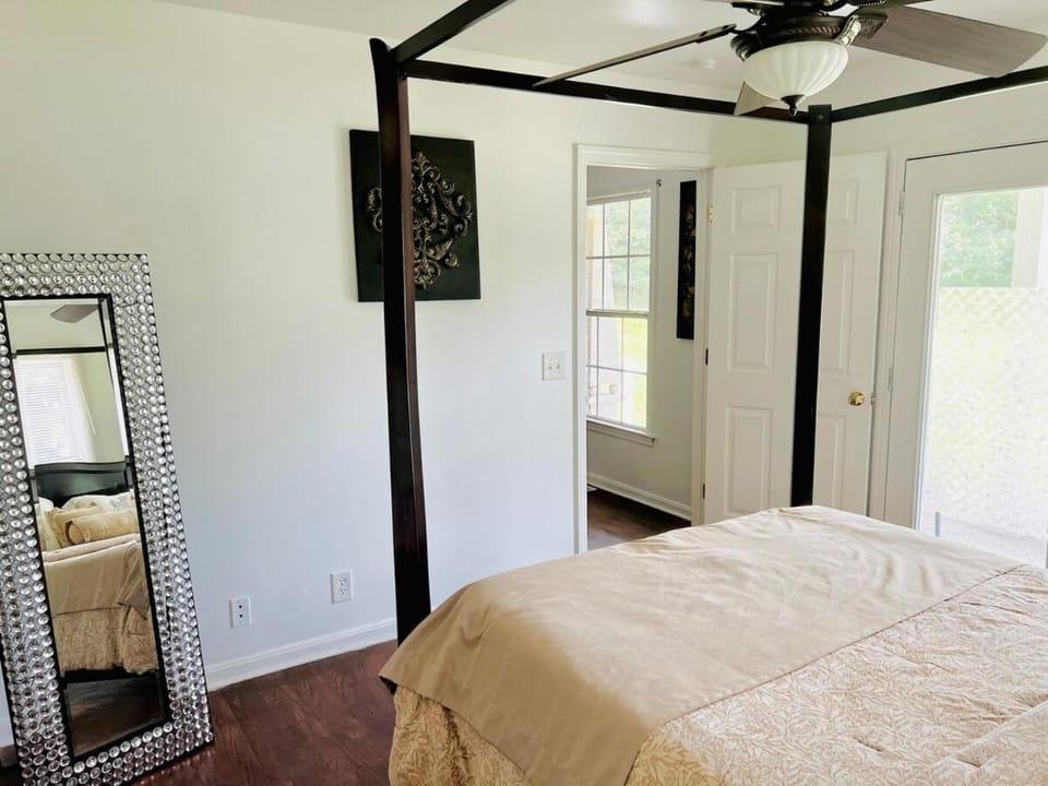 Hilltop Villa, pool &Spa, 50 acres, near airport Villa in Goodlettsville