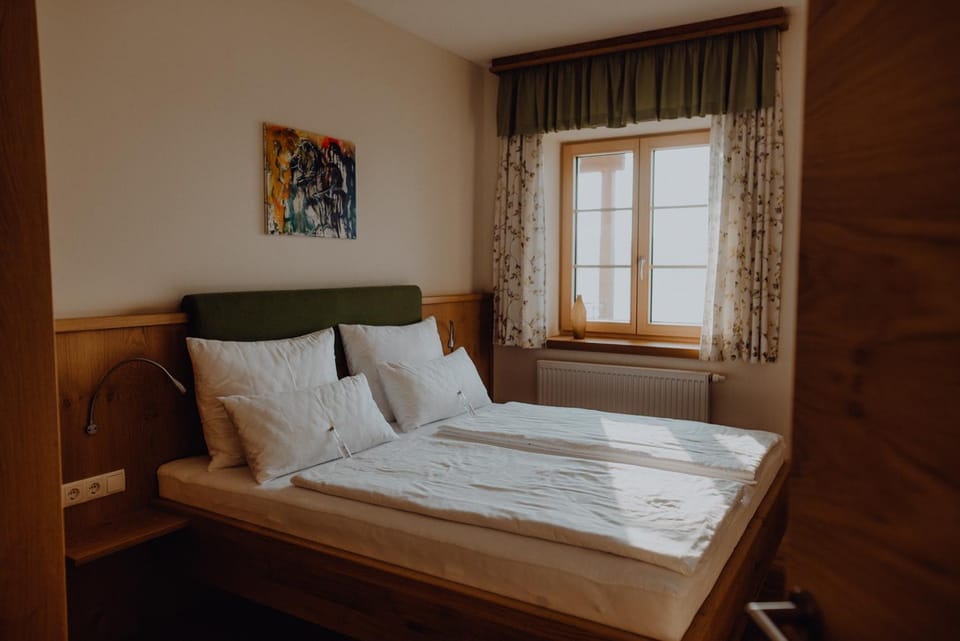 Bedroom, Garden view, Landmark view, Mountain view