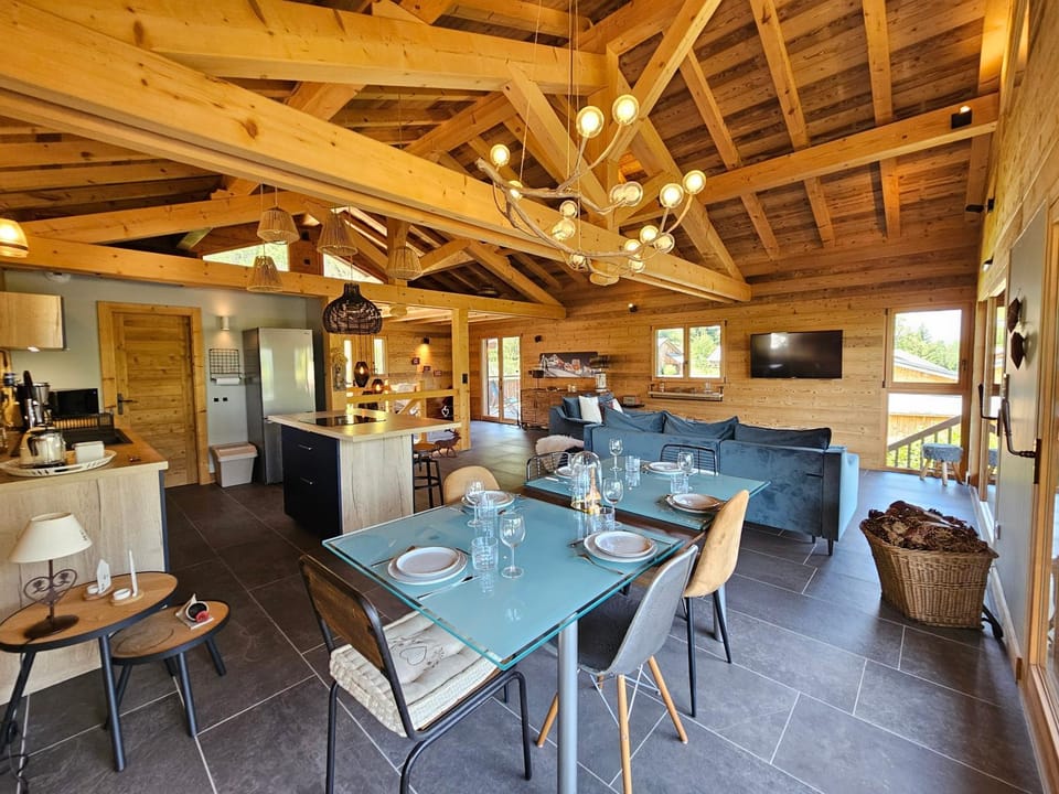 Living room, Dining area