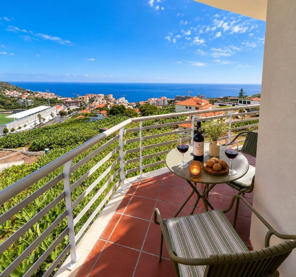 Blue View Madeira Apartment in Câmara De Lobos