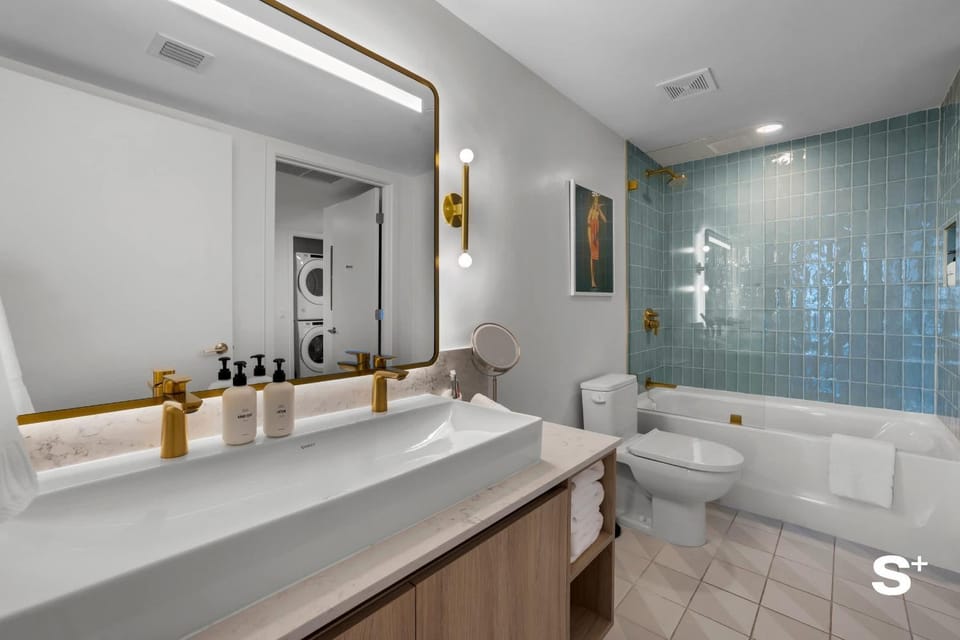 Shower, Toilet, Bathroom, Bath, towels