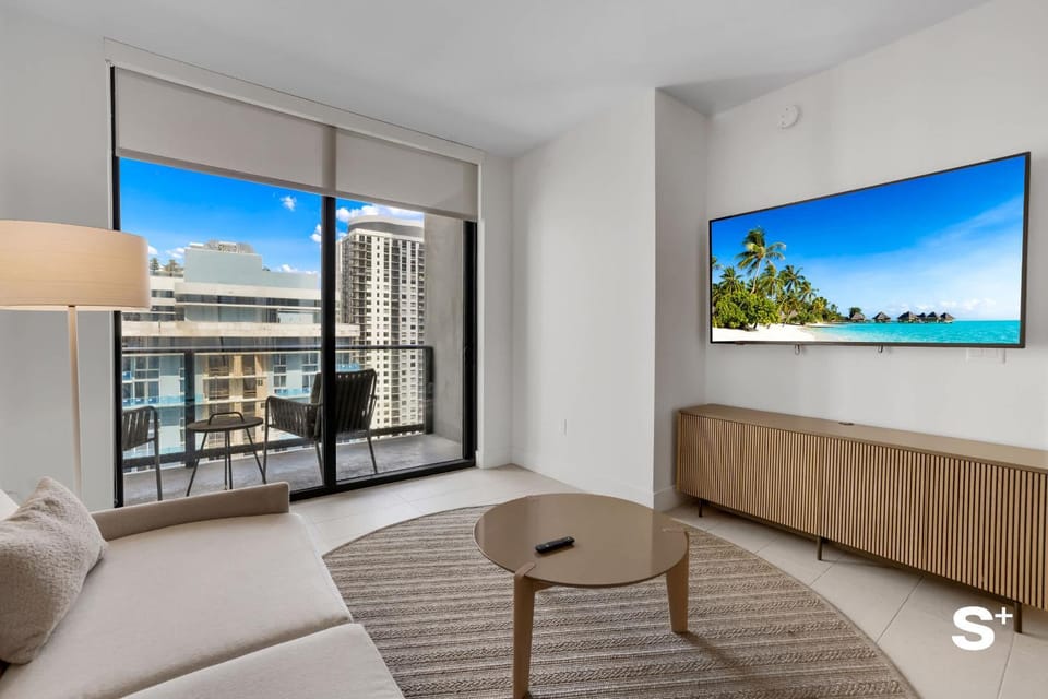 TV and multimedia, View (from property/room), Balcony/Terrace, Living room