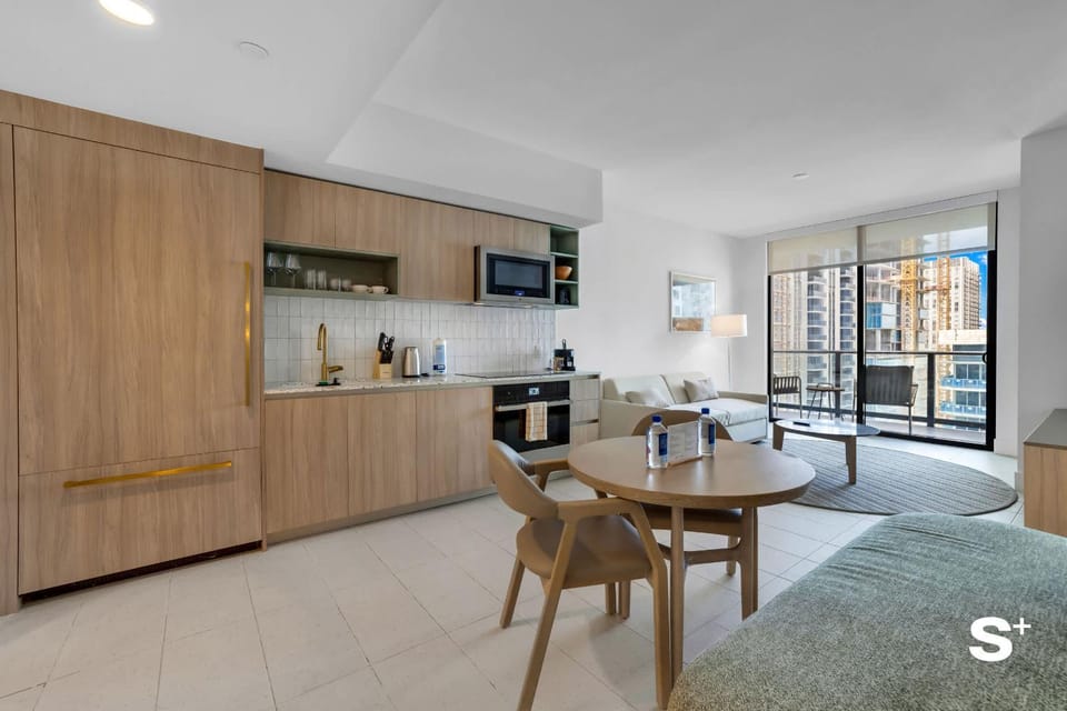 Kitchen or kitchenette, Living room, Dining area, oven